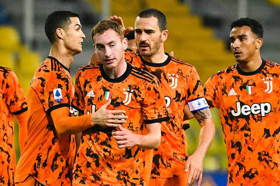 ronaldo-kulusevski-orange