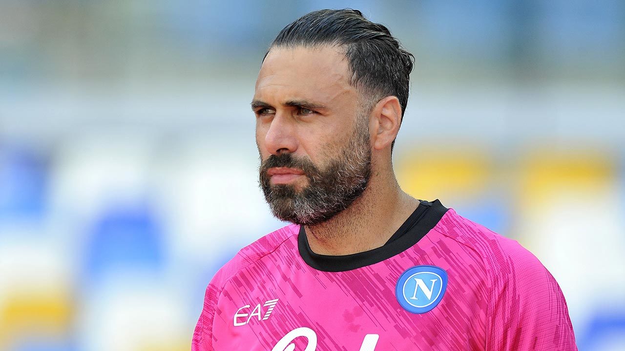 Sirigu salvatore goalkeeper paris play shakhtar refuses germain saint against psg roma target refusing certain january club leave his after