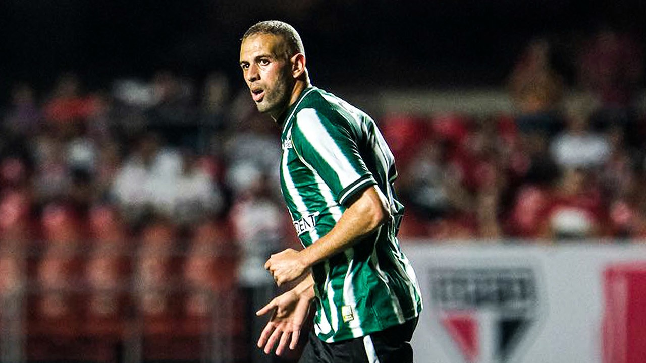 Vidéo : le premier but de Slimani au Brésil