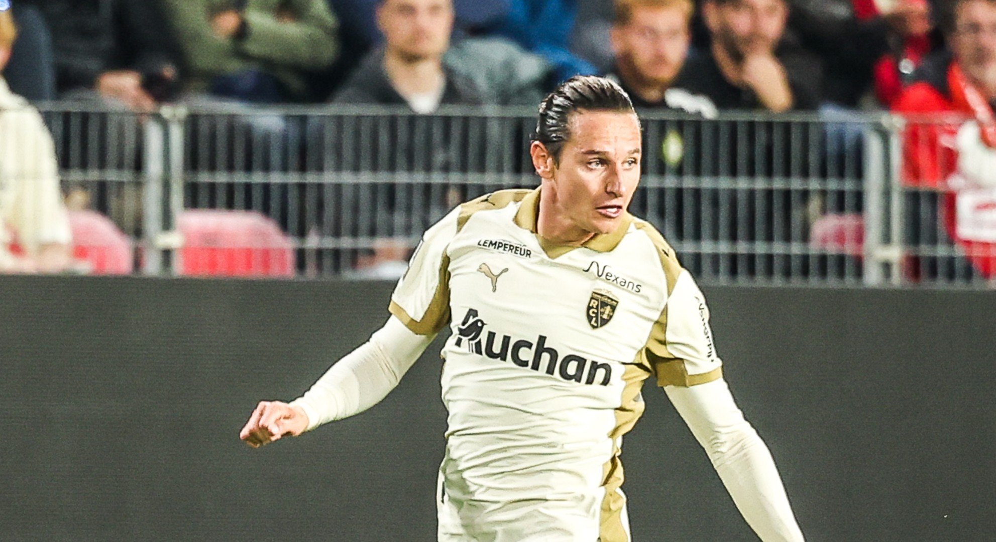 
                RC Lens : Didier Deschamps ne ferme pas la porte à Florian Thauvin
                