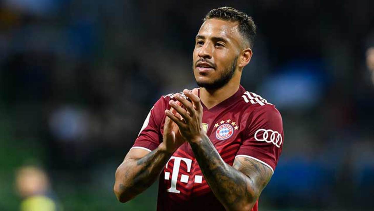 tolisso-bayern-munich-applaudit-2022