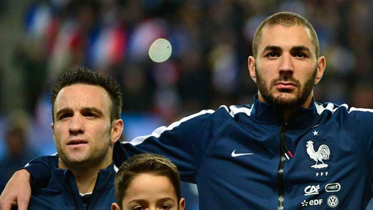 valbuena-benzema-equipe-de-france-marseillaise