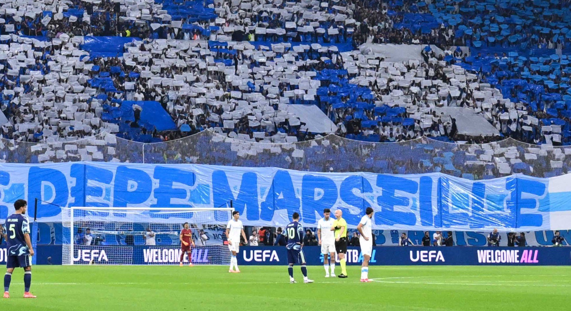 
                OM : La soirée contre l'Ajax entre dans l'histoire du Vélodrome
                