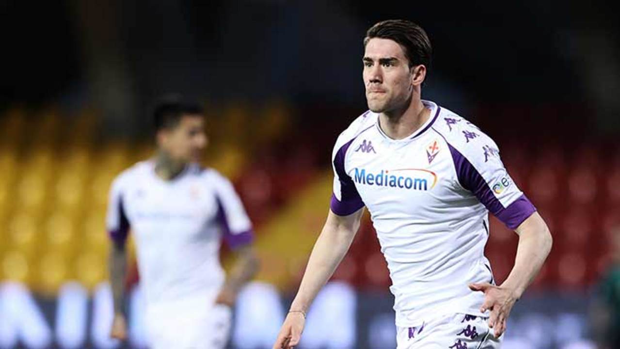 vlahovic-fiorentina-blanc