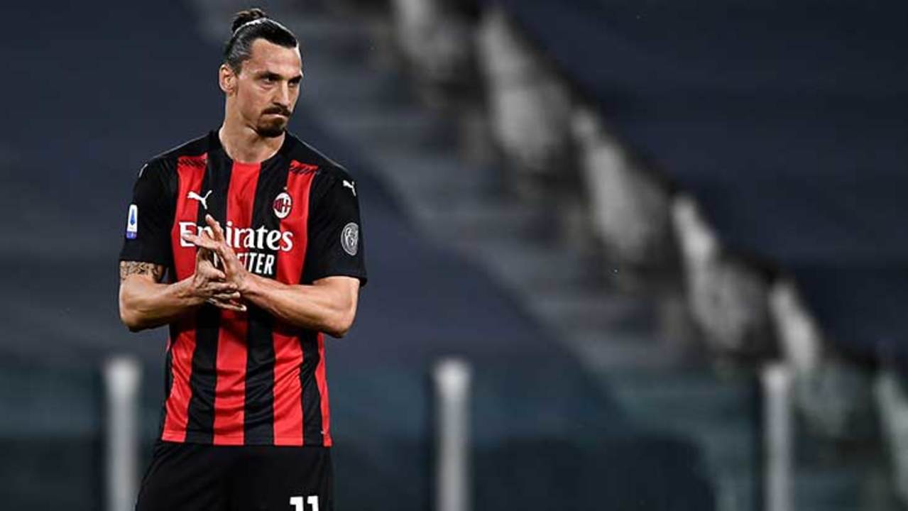 zlatan-applaudit-milan-regard-noir