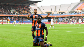 Akor Adams célèbre un but avec Montpellier