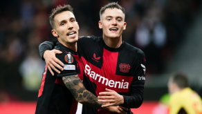 Grimaldo et Writz fêtent un but avec le Bayer Lerverkusen