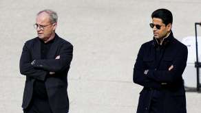 Luis Campos et Nasser al-Khelaïfi, bras croisés (PSG)