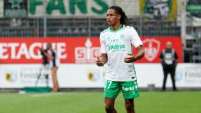 Mathis Amougou sur le terrain avec l'ASSE