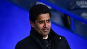 Nasser Al-Khelaifi sourit dans les couloirs du Parc des Princes
