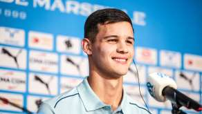 Carboni-souriant-conf-om