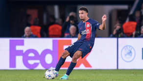 Warren Zaïre-Emery avec le maillot du PSG