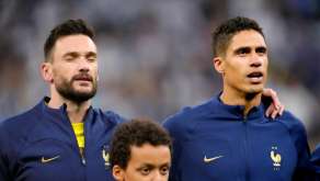 Lloris et Varane, dernière Marseillaise