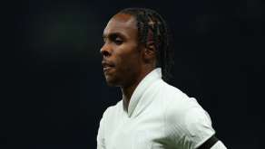 Mathys Tel avec Tottenham