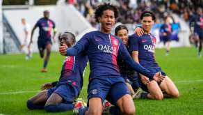 mayulu fête son but en youth league
