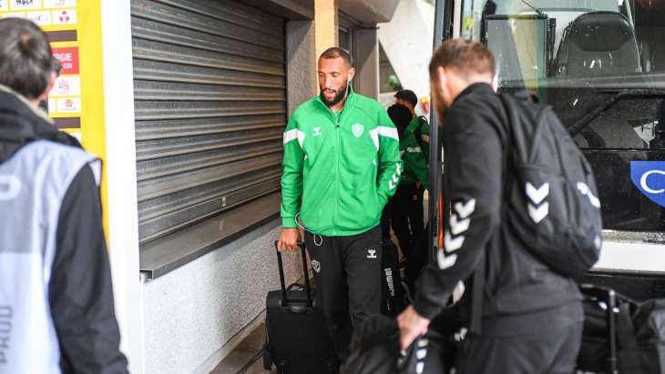 Abdelhamid sort du bus tête basse ASSE