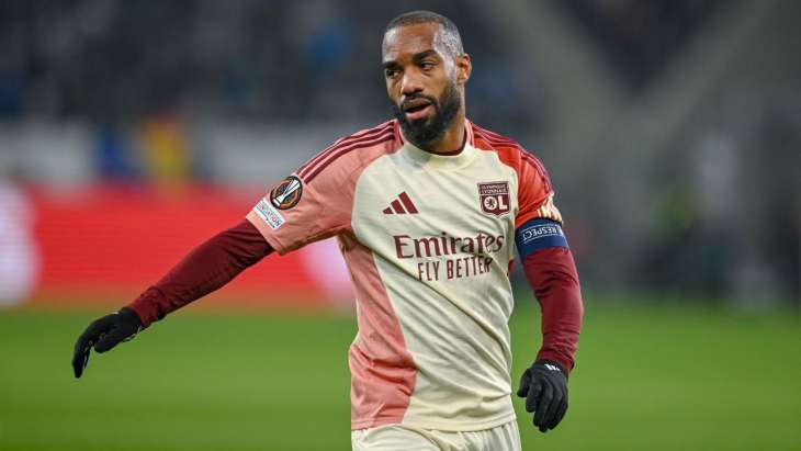 Alexandre Lacazette avec le maillot de l'OL