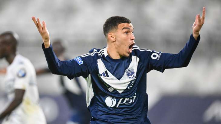 NASSIM RANEM BRAS LEVÉS