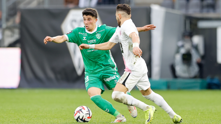 Benjamin-Bouchouari-ballon-au-pied