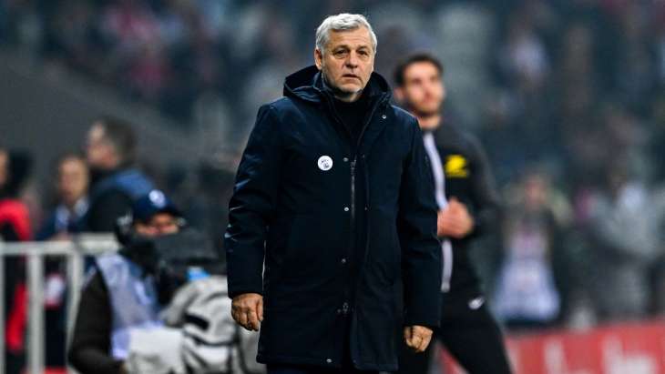 Bruno Genesio sur le banc du LOSC en manteau