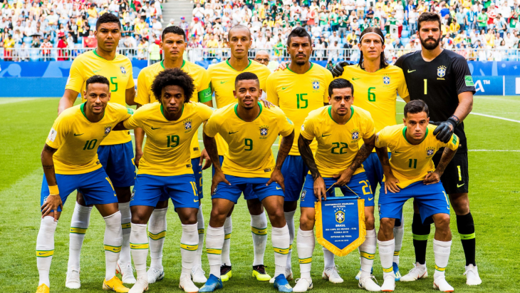 L'équipe du Brésil en avant-match faisant la photo