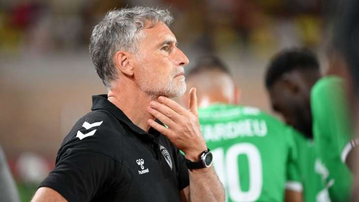Dall'Oglio le visage fermé sur le banc de l'ASSE
