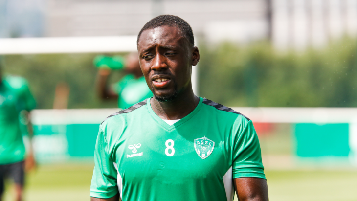Dennis-Appiah-a-l-entrainement-avec-les-Verts