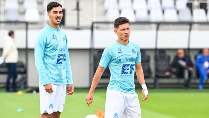 Enzo Sternal et Yanis Sellami avec les U19 de l'OM