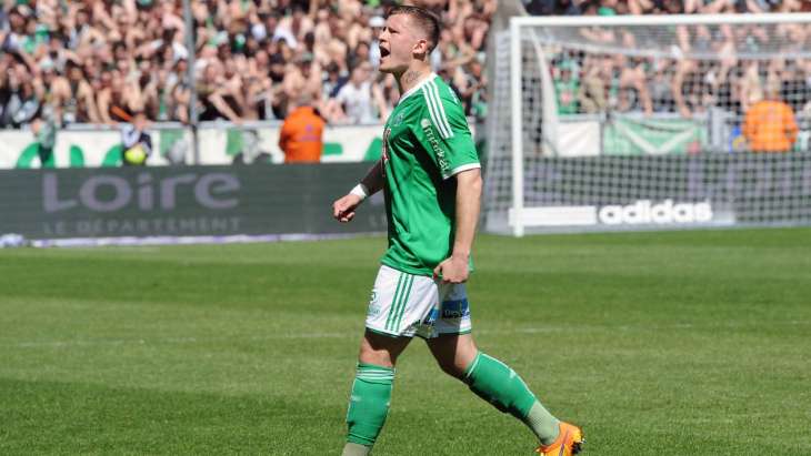 Franck-Tabanou-en-adoration-devant-un-trio-stéphanois