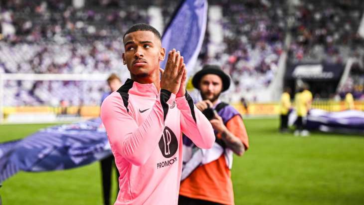 Guillaume Restes sur la pelouse du Stadium