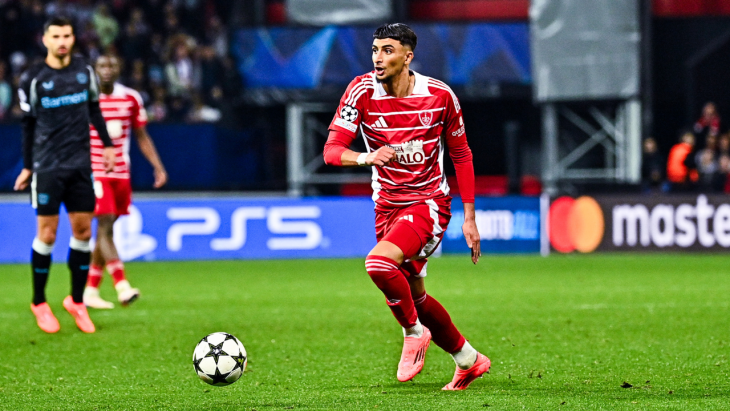 Ibrahim-Salah-regarde-ses-coéquipiers