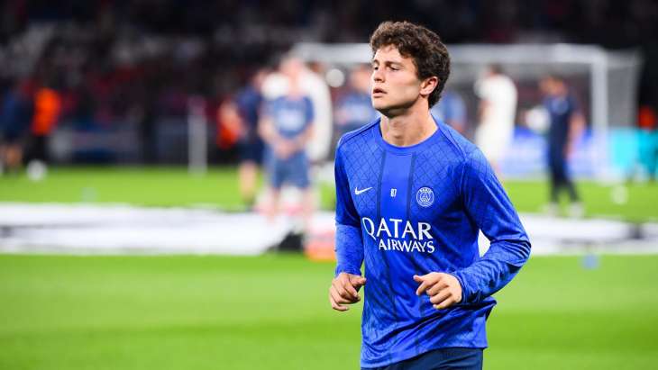 Joao Neves à l'échauffement lors de PSG-Atalanta