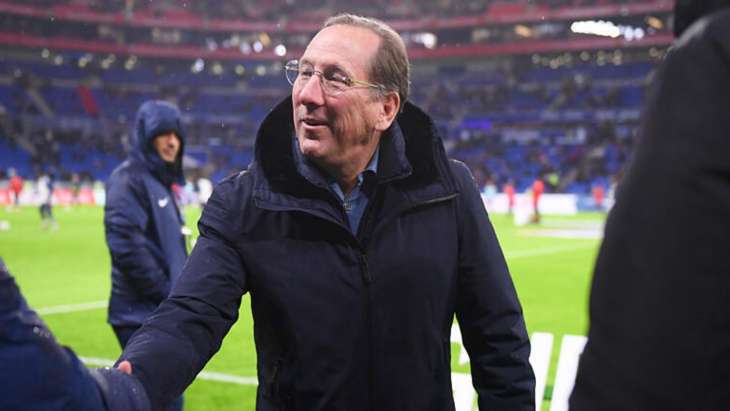 John Textor, le boss de l'OL, en train de serrer la main lors du match face à Montpellier.