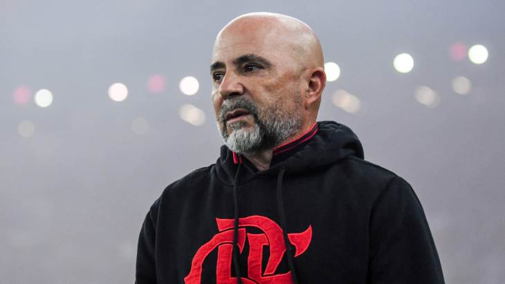 Jorge-Sampaoli-regarde-droit-devant