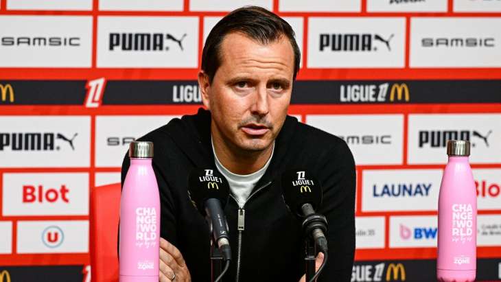 Julien Stéphan en conférence de presse à Rennes