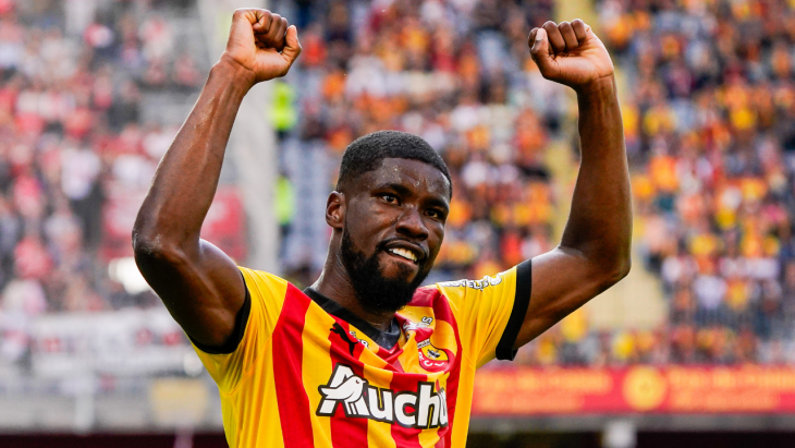 Kévin-Danso-RC-Lens-bras-levés