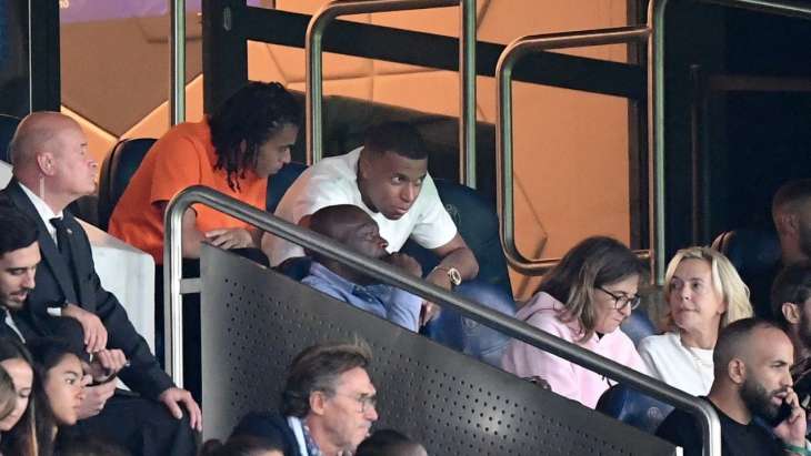 Mbappé tribunes PSG Lorient