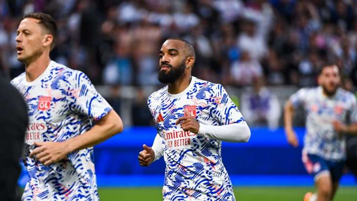 Lacazette à l'échauffement avec Matic (OL)