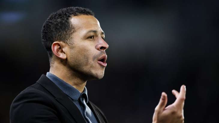 Liam Rosenior gestuelle main