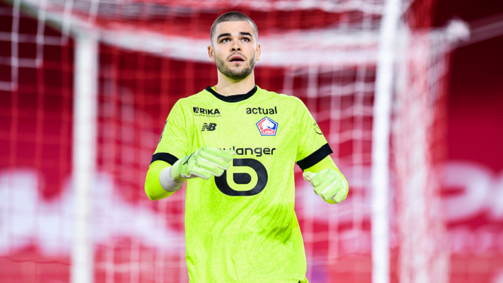 Lucas-Chevalier-avec-le-maillot-du-LOSC