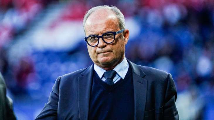 Luis Campos, les yeux rivés sur le mercato du PSG