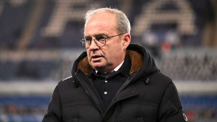 Luis Campos en manteau