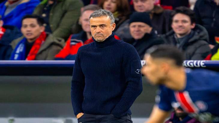 Luis Enrique coach du PSG pensif