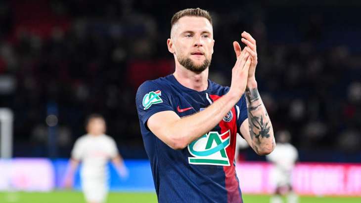 Milan Skriniar applaudit les supporters du PSG