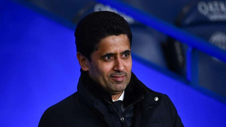 Nasser Al-Khelaifi sourit dans les couloirs du Parc des Princes