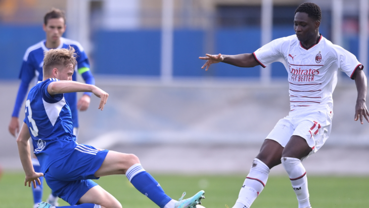 Nsiala en match avec les jeunes de l'AC Milan