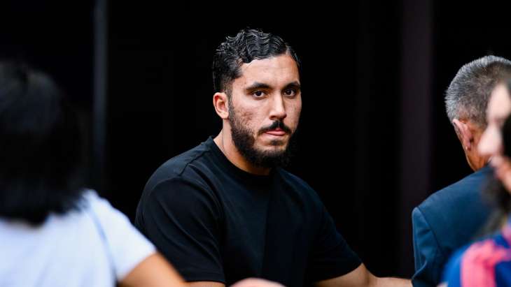 Rayan Cherki assiste à une nouvelle rencontre de l'OL depuis les tribunes