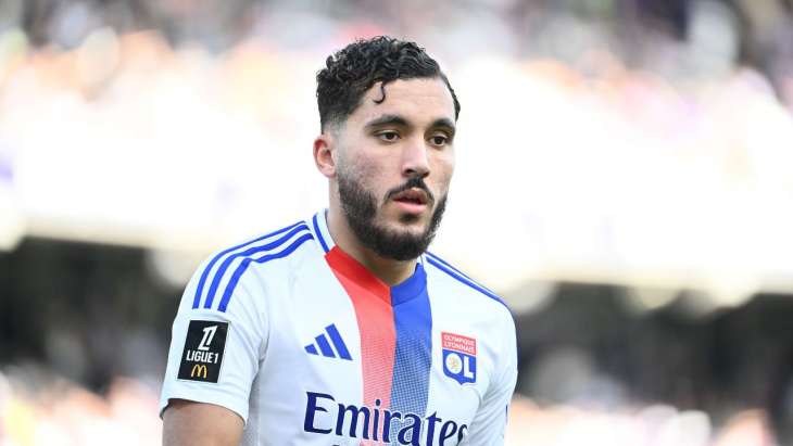 Rayan Cherki marche pendant la rencontre TFC - OL