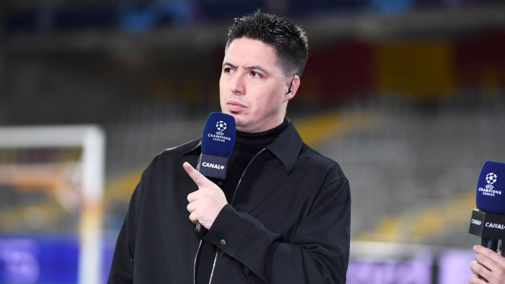 Samir Nasri avec un micro en tant que consultant