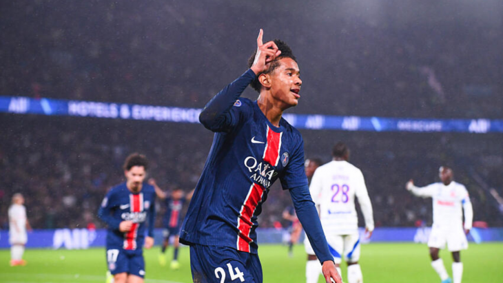 Senny-Mayulu-célébration-PSG-Paris